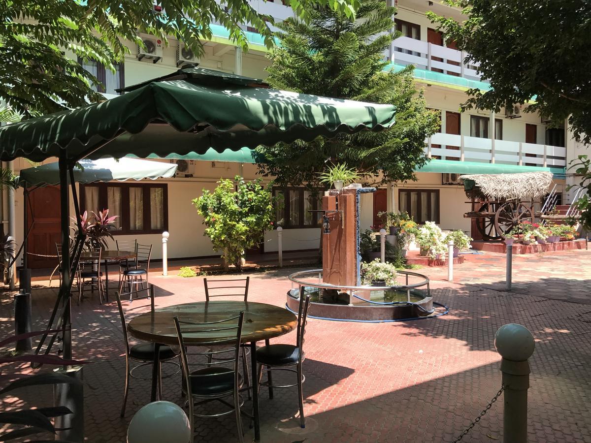 Gnaanams Hotel And Restaurant Jaffna Exterior foto