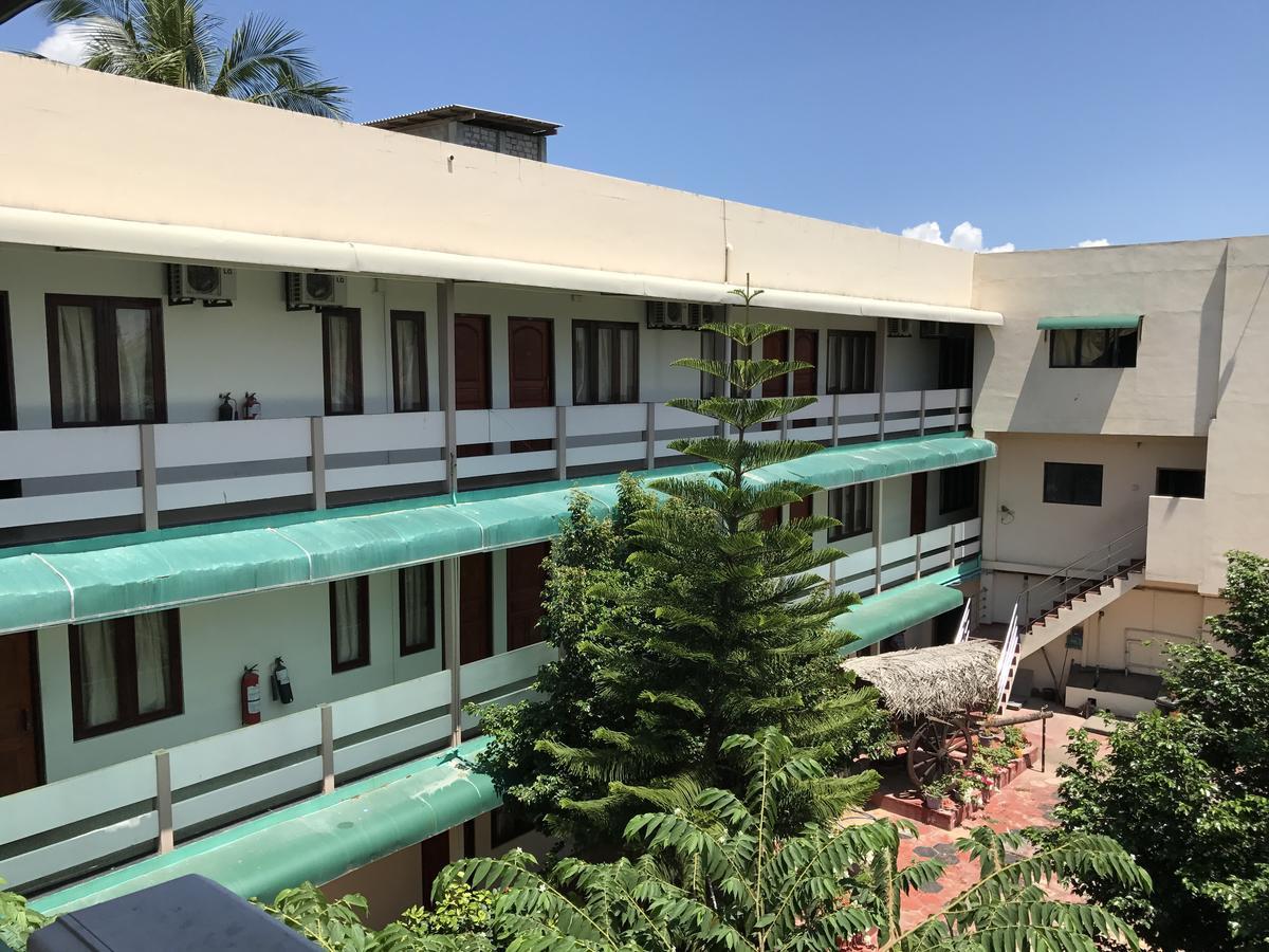 Gnaanams Hotel And Restaurant Jaffna Exterior foto
